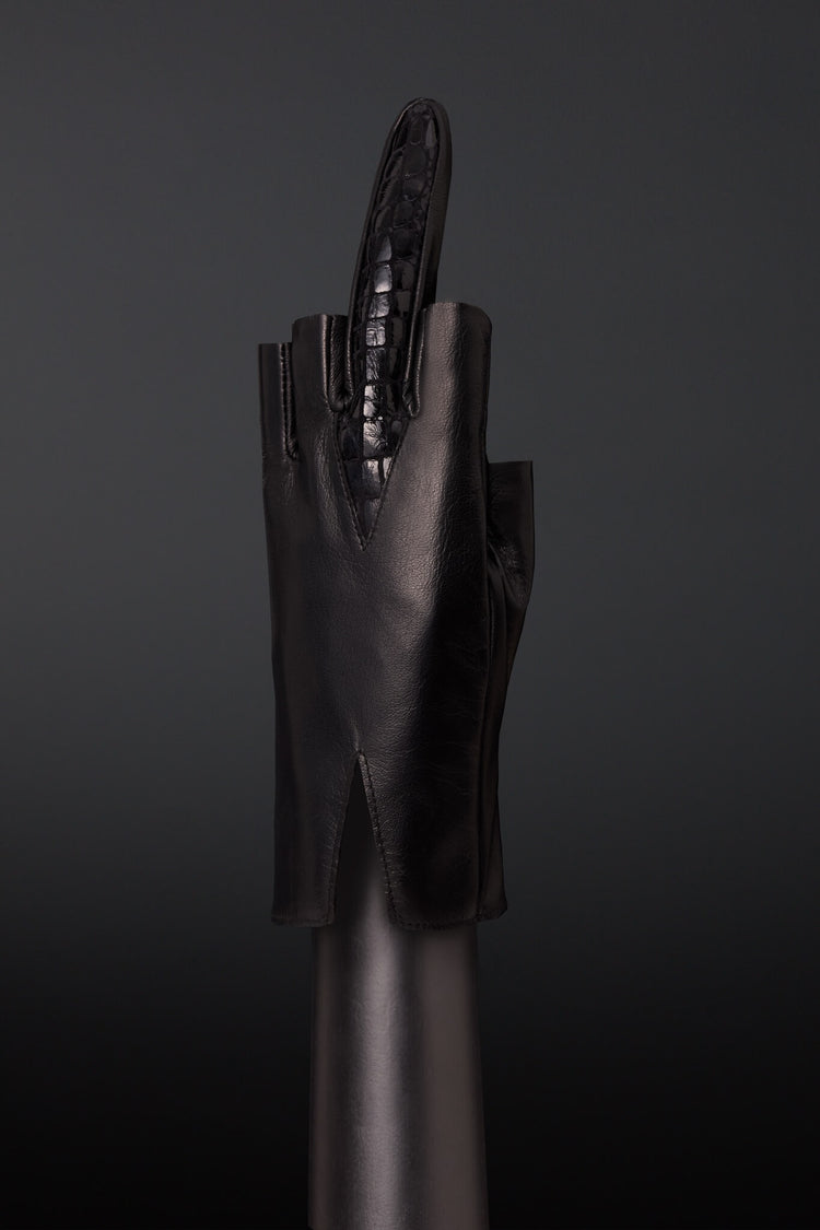Croc Noir Leather Gloves Product Photo
