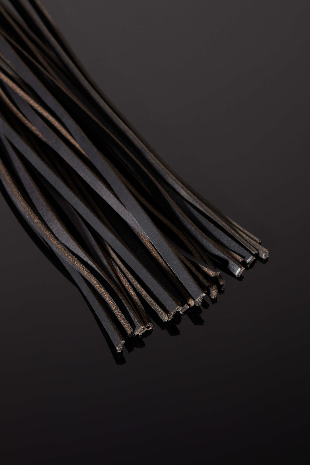 House of SXN Luxury Leather Bondage BDSM SYN Leather Flogger Close 2