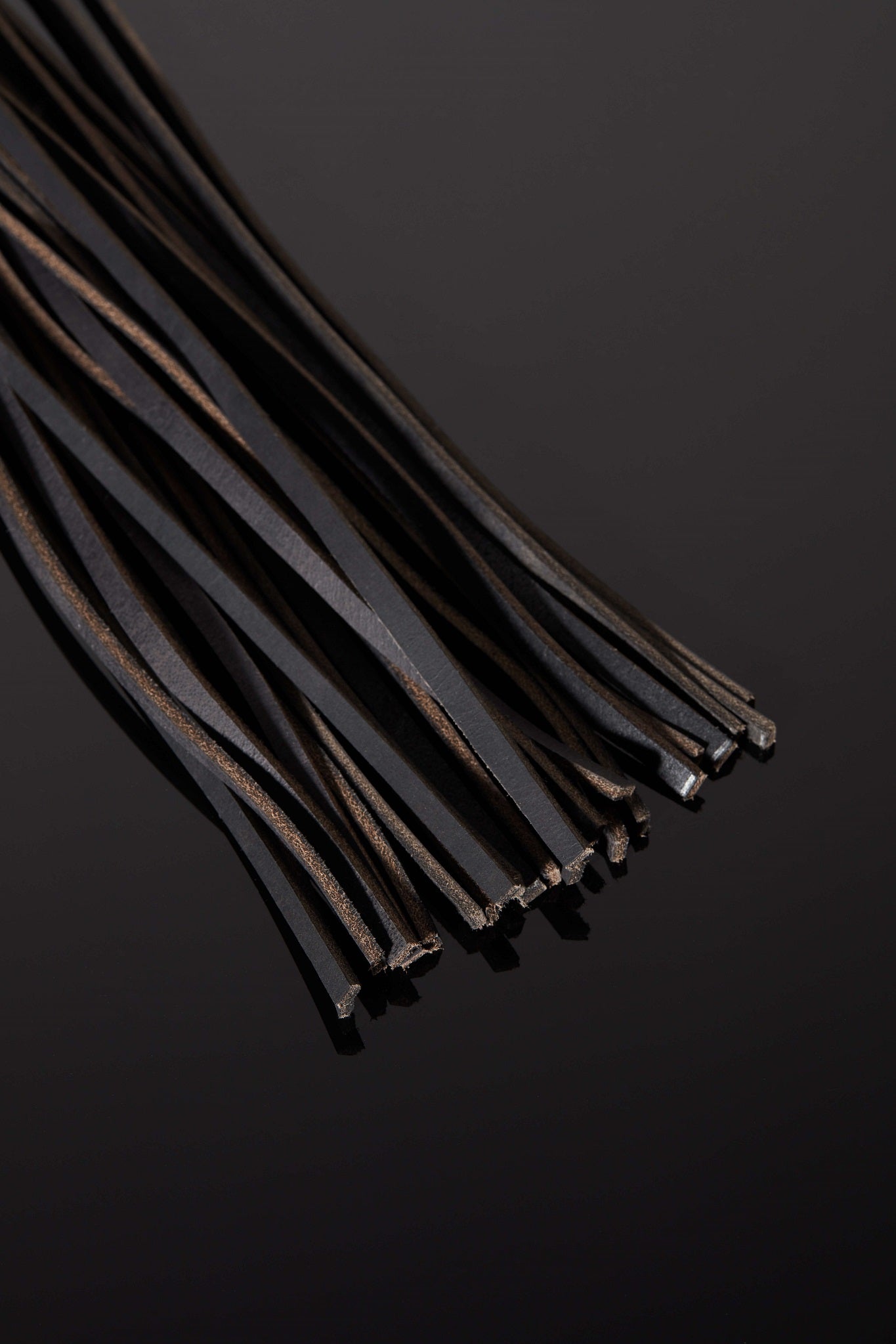 House of SXN Luxury Leather Bondage BDSM SYN Leather Flogger Close 2
