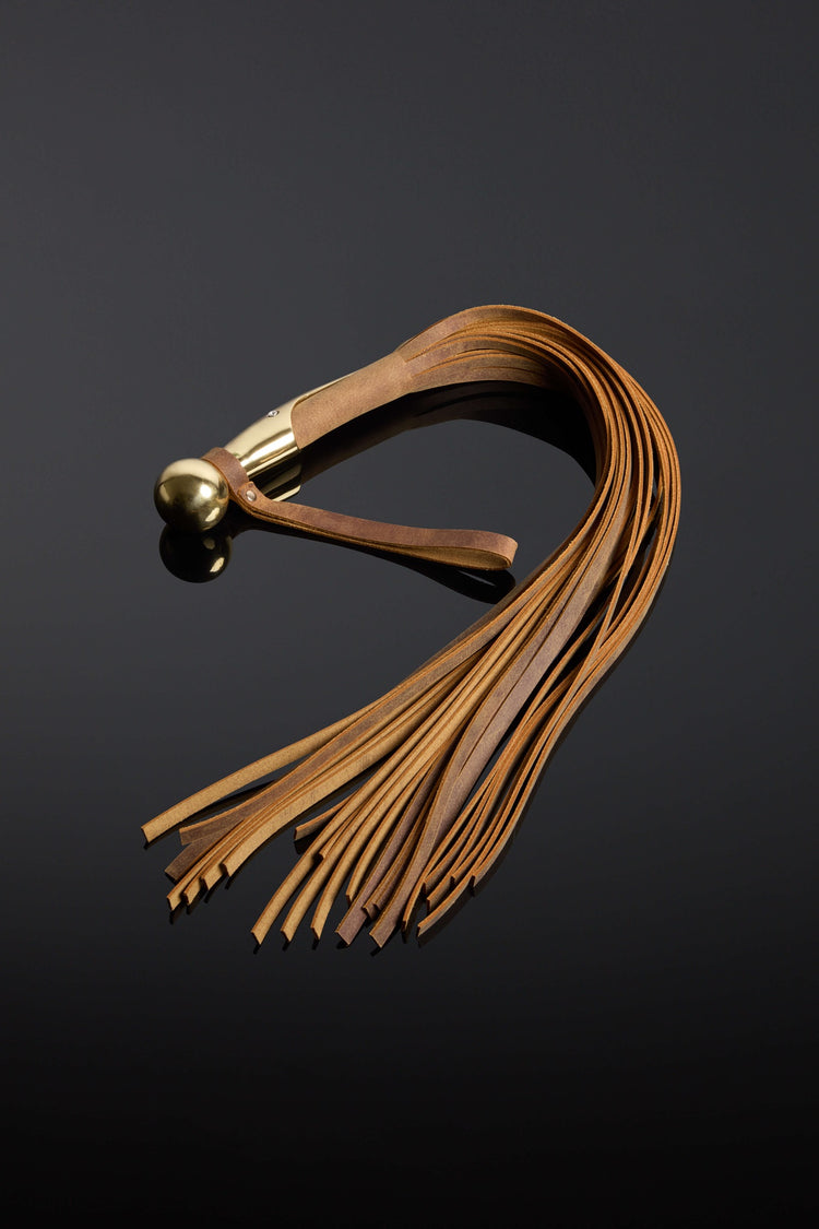 House of SXN Regius Brass Flogger (1)