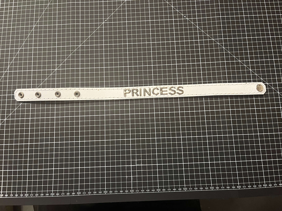 SHWW White Leather collar - PRINCESS