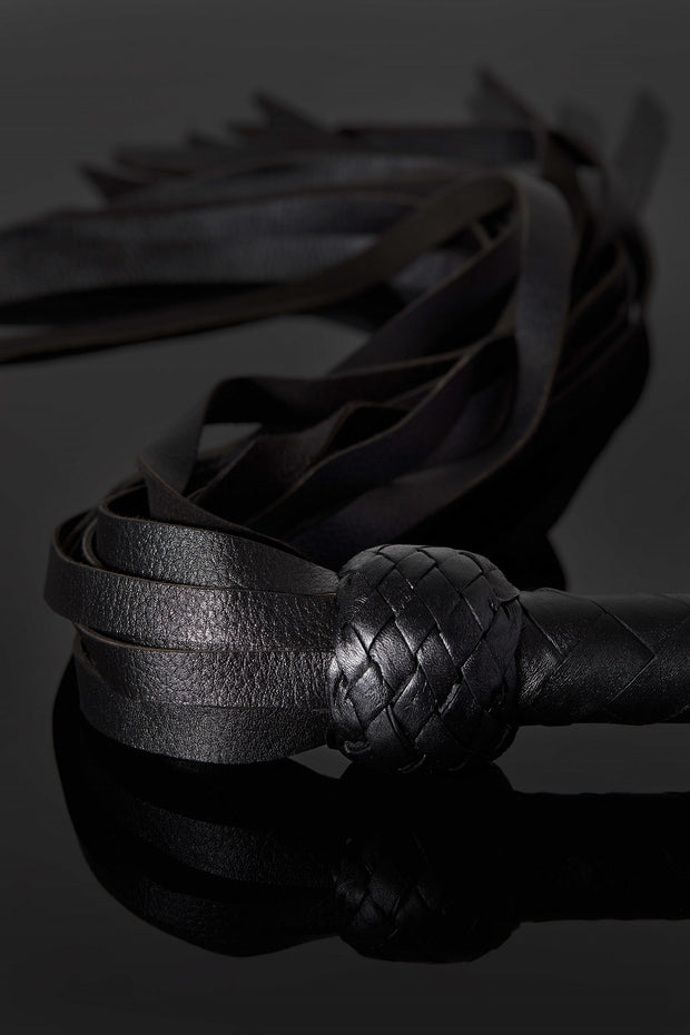 House of SXN Servage Classic Bondage Leather Flogger 4