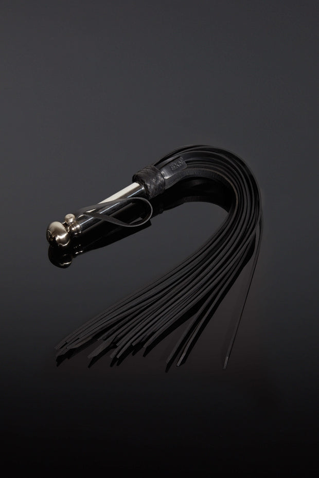 House of SXN Suprema Leather Flogger